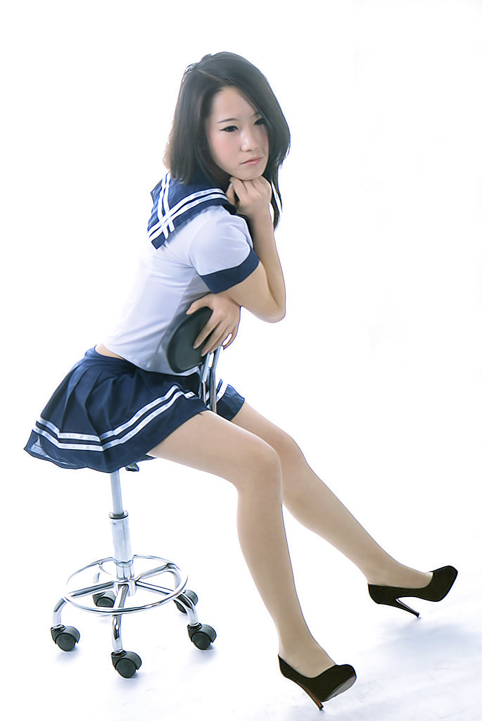 光影中的诗意 小芬棚拍人像的视觉叙事